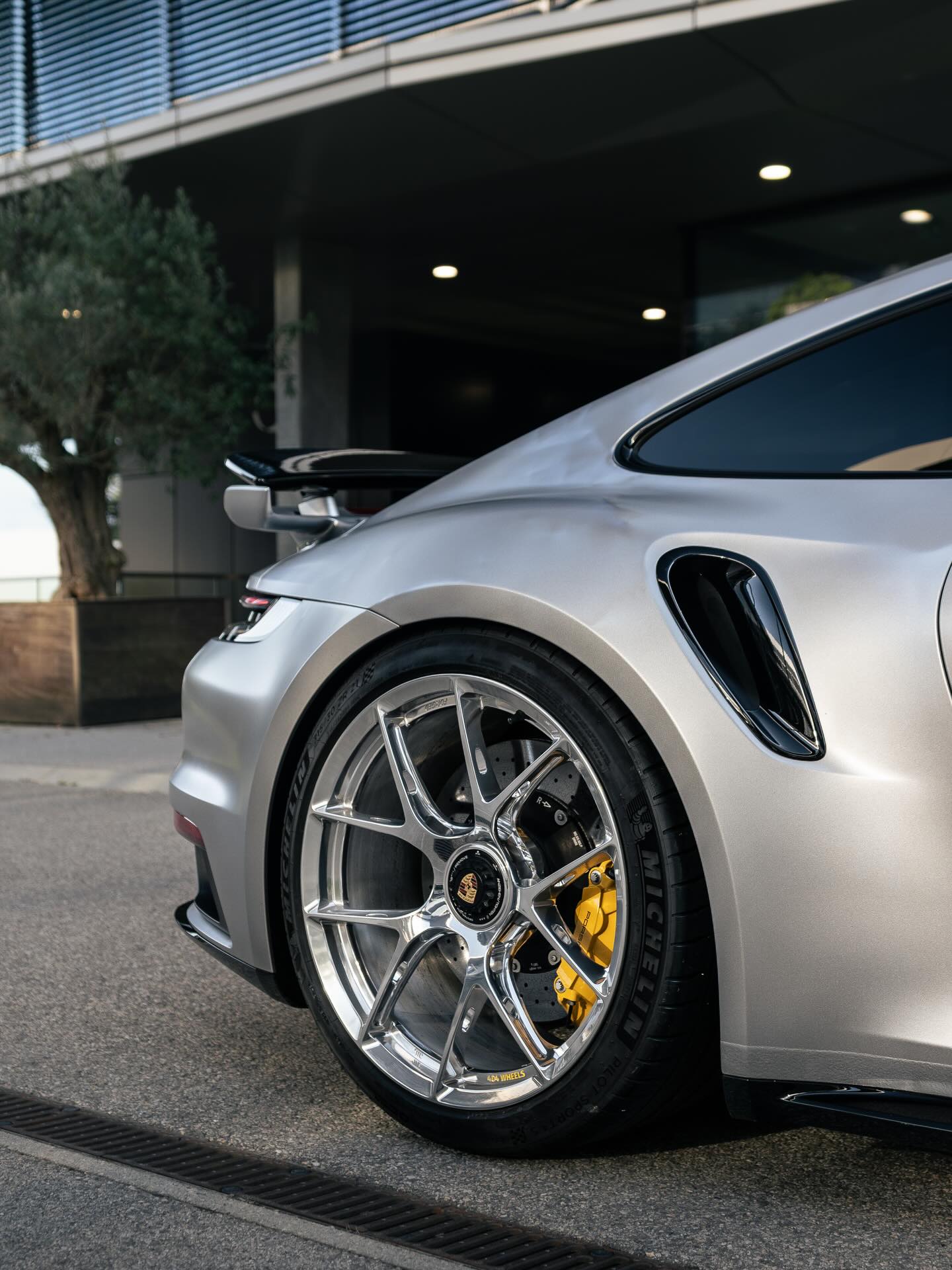Porsche 992 Turbo S — jantes 404 Wheels chrome